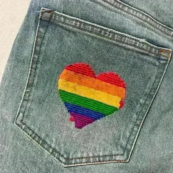 Abercrombie & Fitch Mom Hight Rise Denim  Pride Sequin Heart Shorts Size 30/10 - Picture 10 of 13